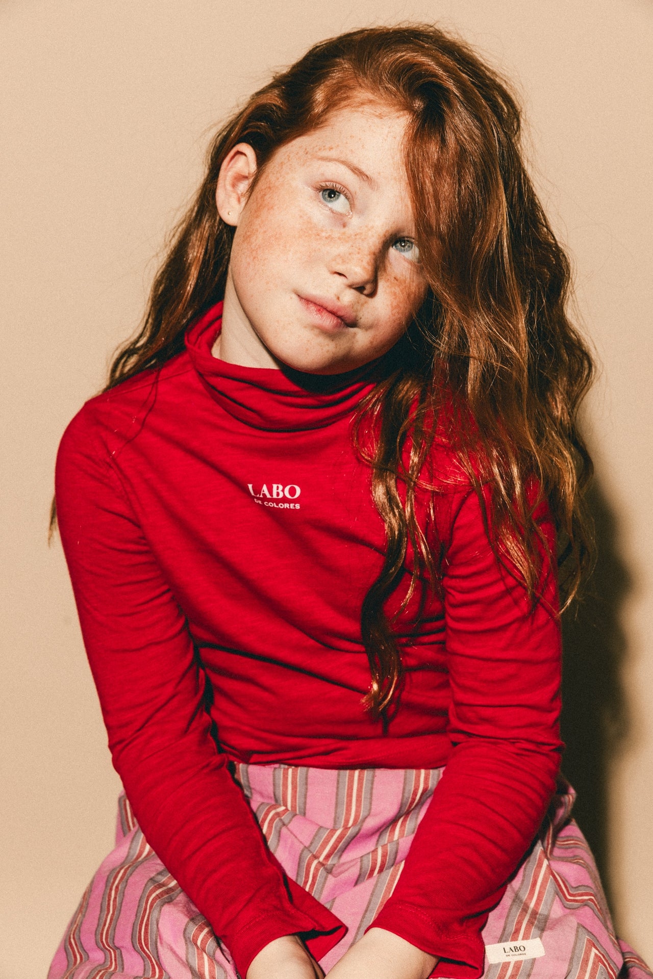 Rood aangesloten colletje met logo Zama